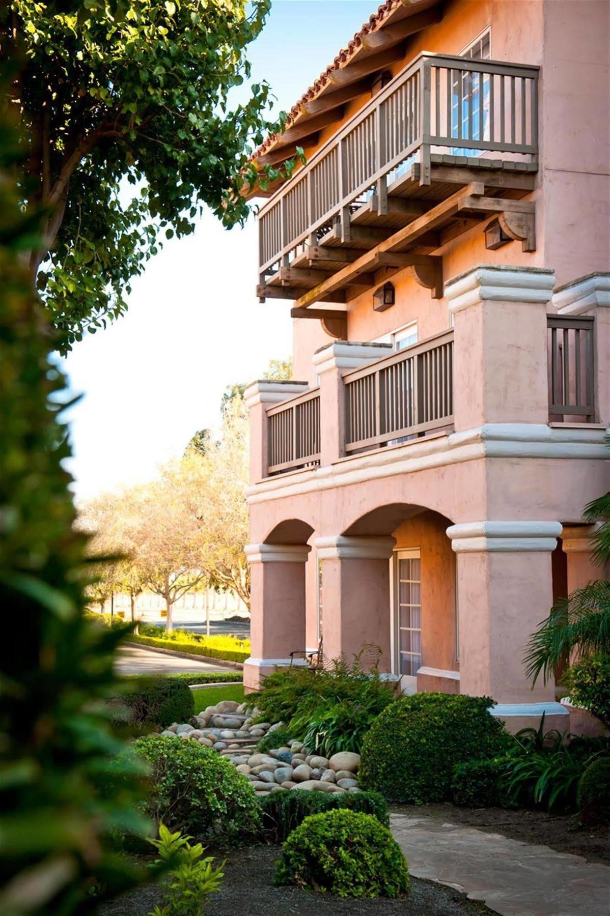 Harris Ranch Inn And Restaurant Huron Exteriör bild