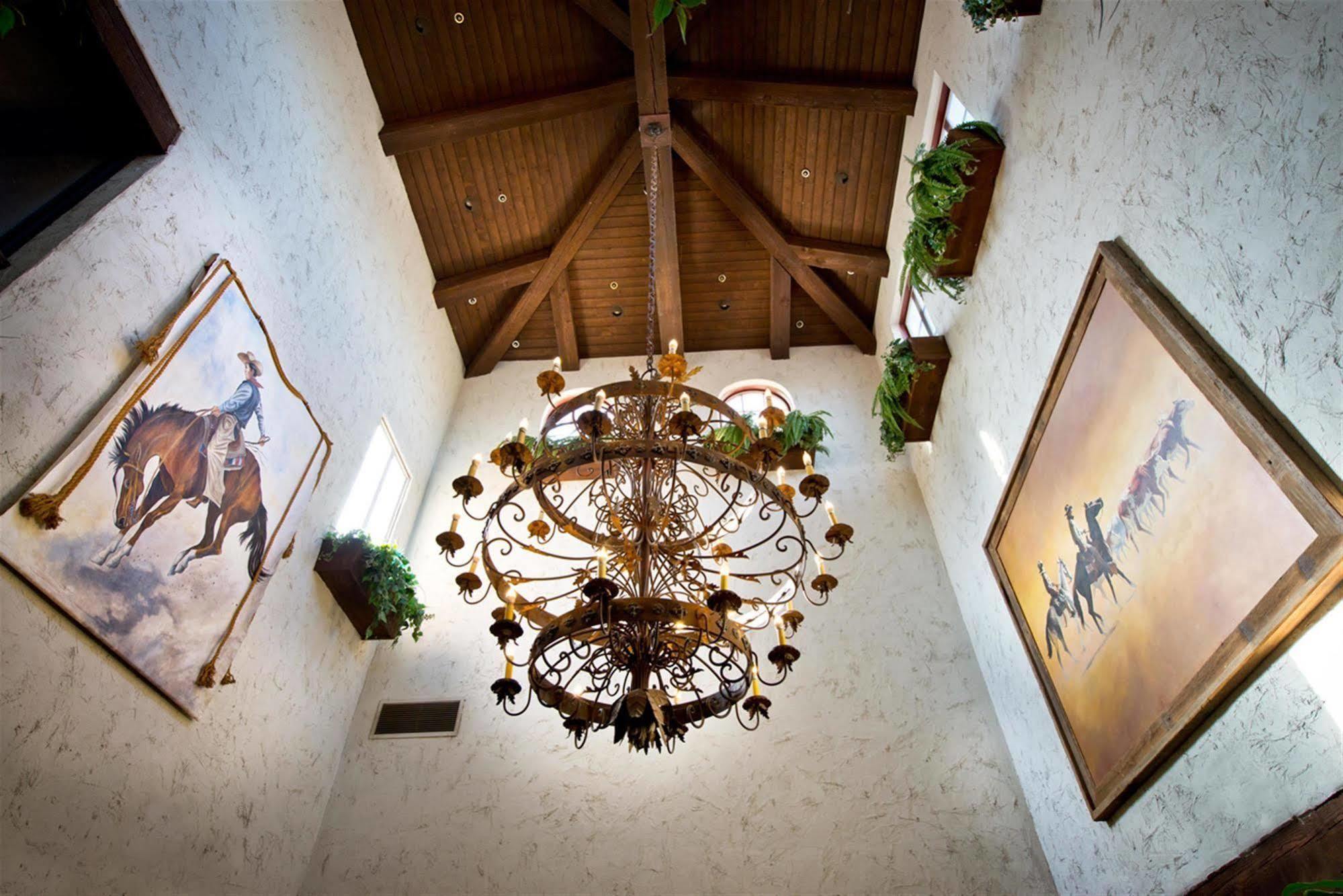 Harris Ranch Inn And Restaurant Huron Exteriör bild