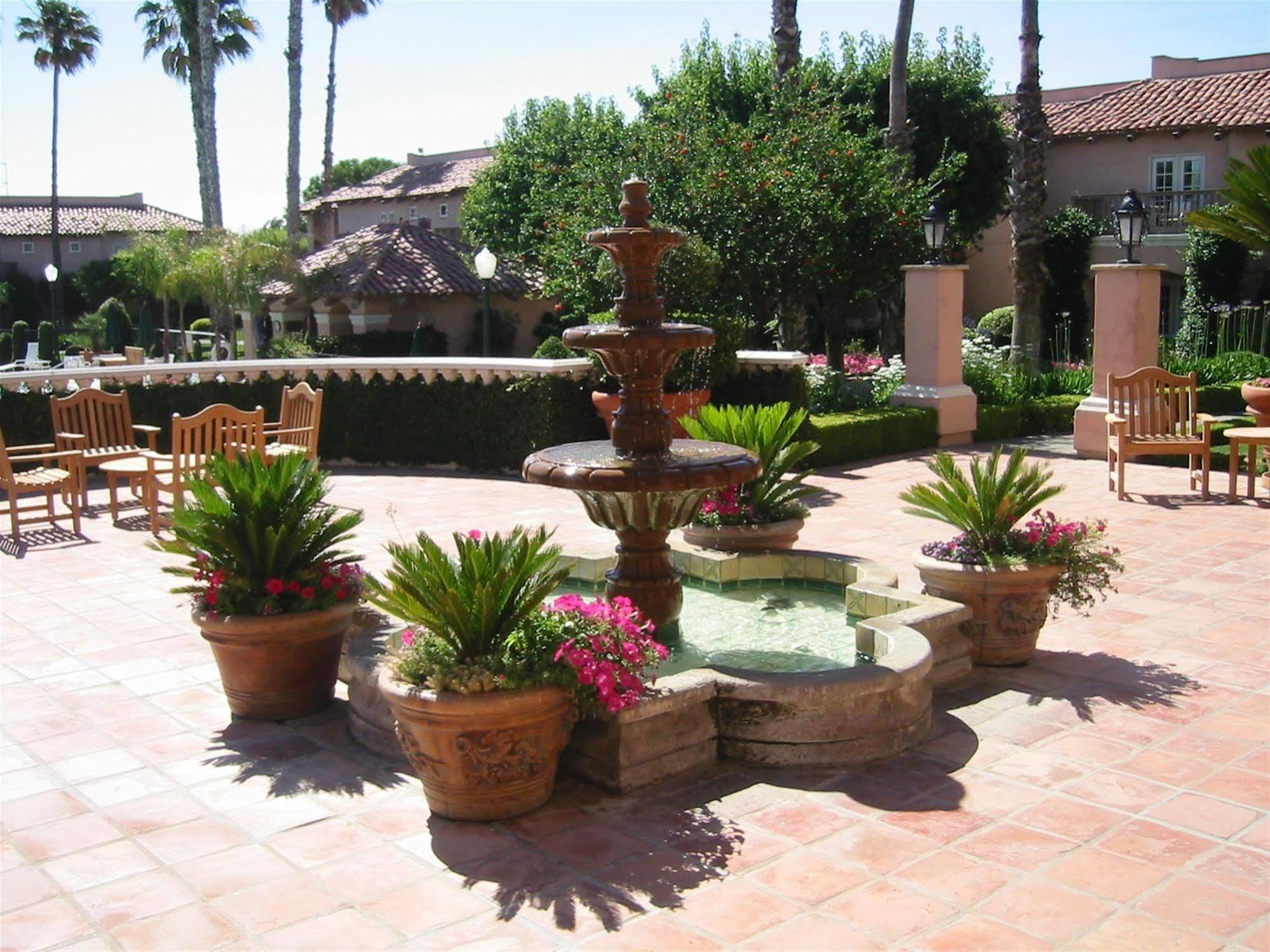 Harris Ranch Inn And Restaurant Huron Exteriör bild