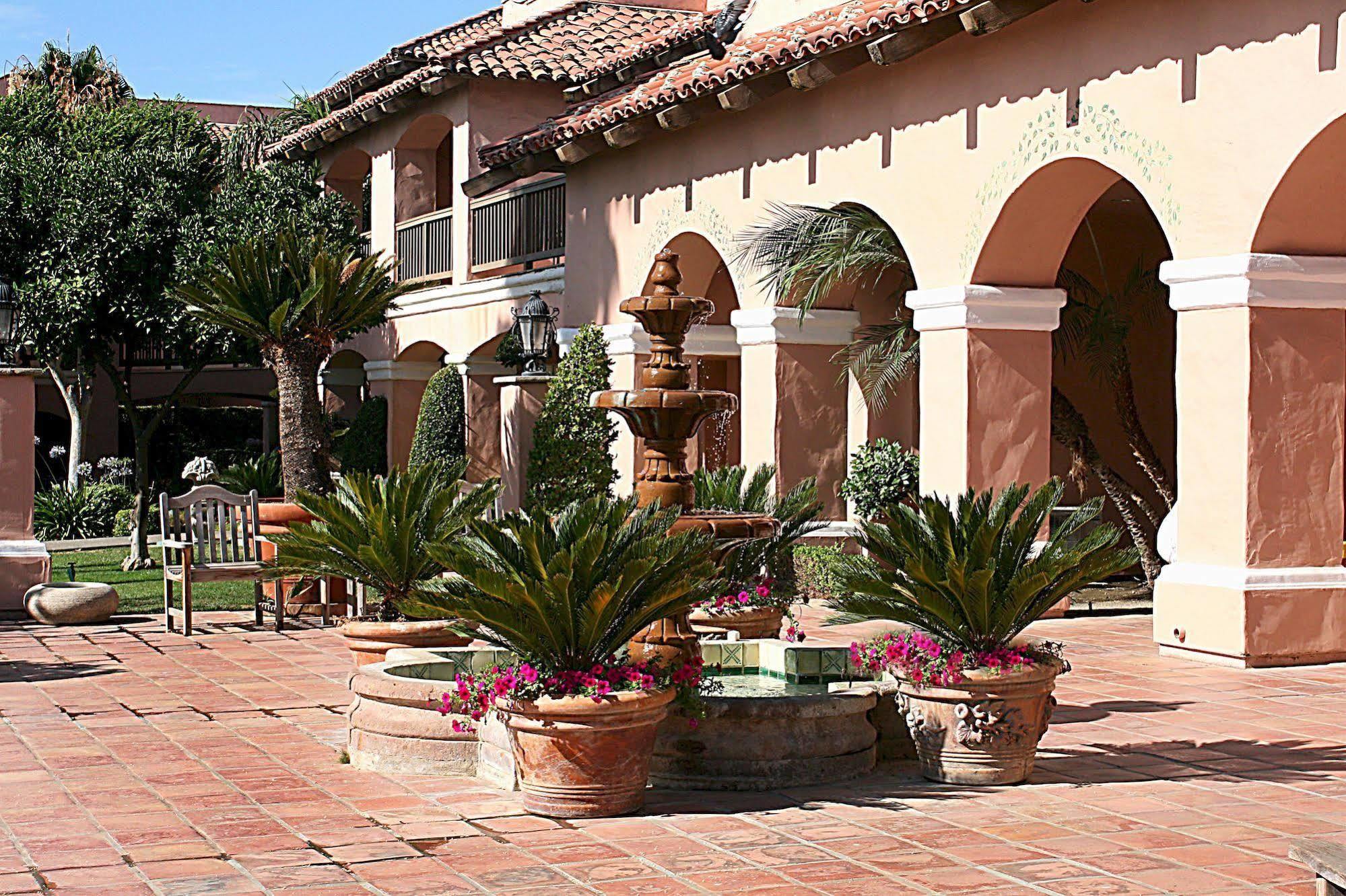 Harris Ranch Inn And Restaurant Huron Exteriör bild